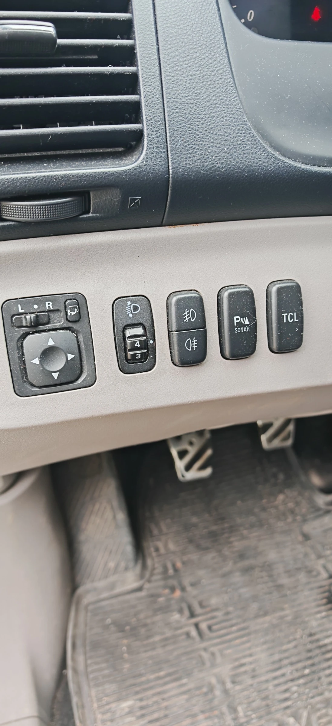 Mitsubishi Grandis 2.0 TDI, снимка 11 - Автомобили и джипове - 54591481