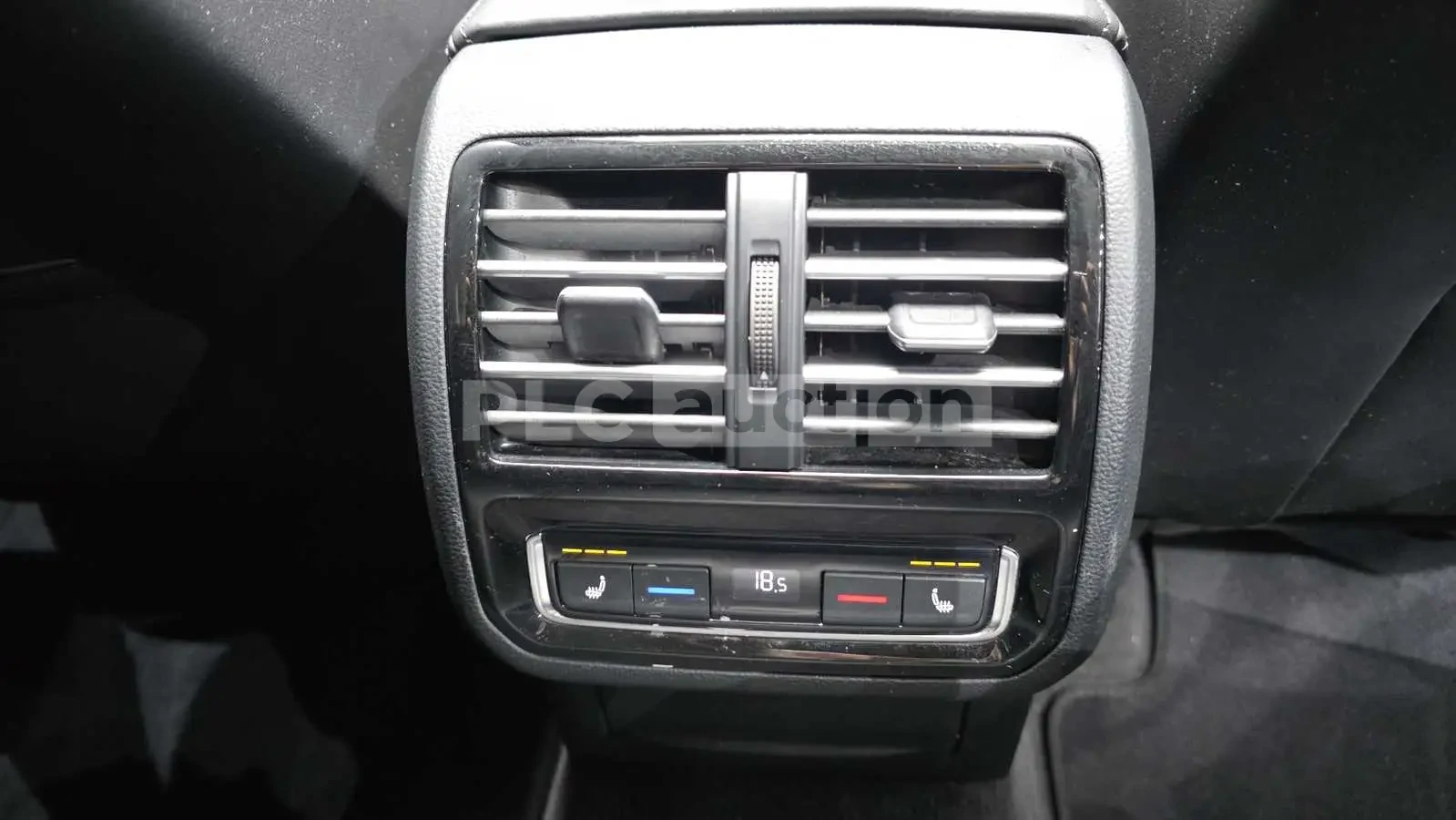 VW Passat 2.0TDI R-LINE PRESTIGE! PANO/HEAD-UP/CAM, снимка 17 - Автомобили и джипове - 55225323