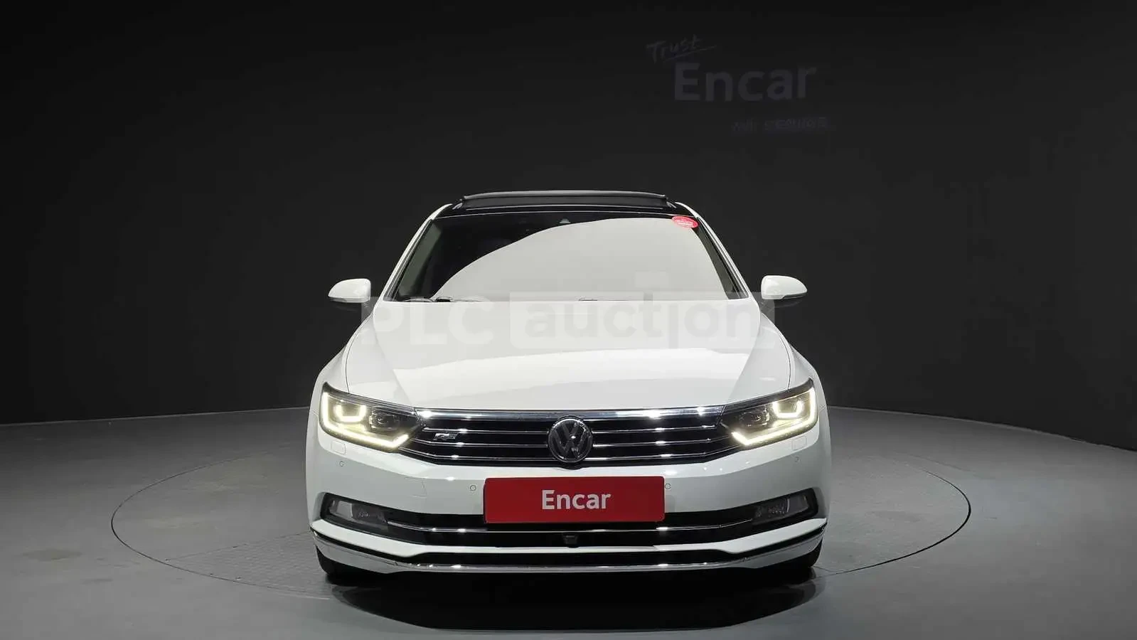 VW Passat 2.0TDI R-LINE PRESTIGE! PANO/HEAD-UP/CAM, снимка 3 - Автомобили и джипове - 55225323