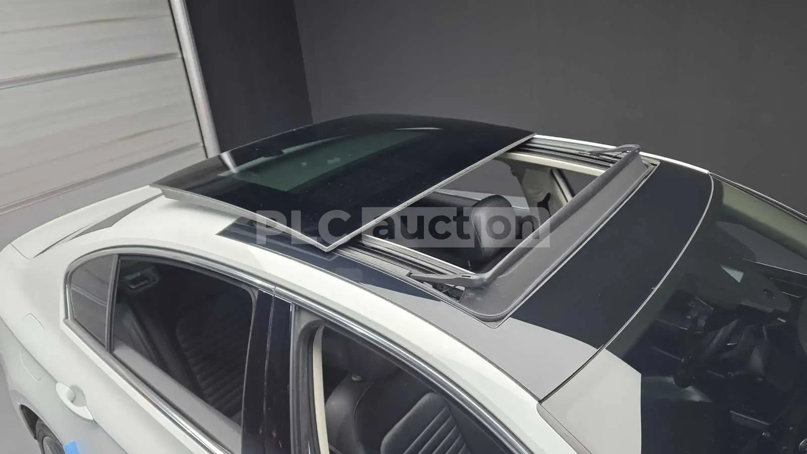 VW Passat 2.0TDI R-LINE PRESTIGE! PANO/HEAD-UP/CAM, снимка 15 - Автомобили и джипове - 55225323