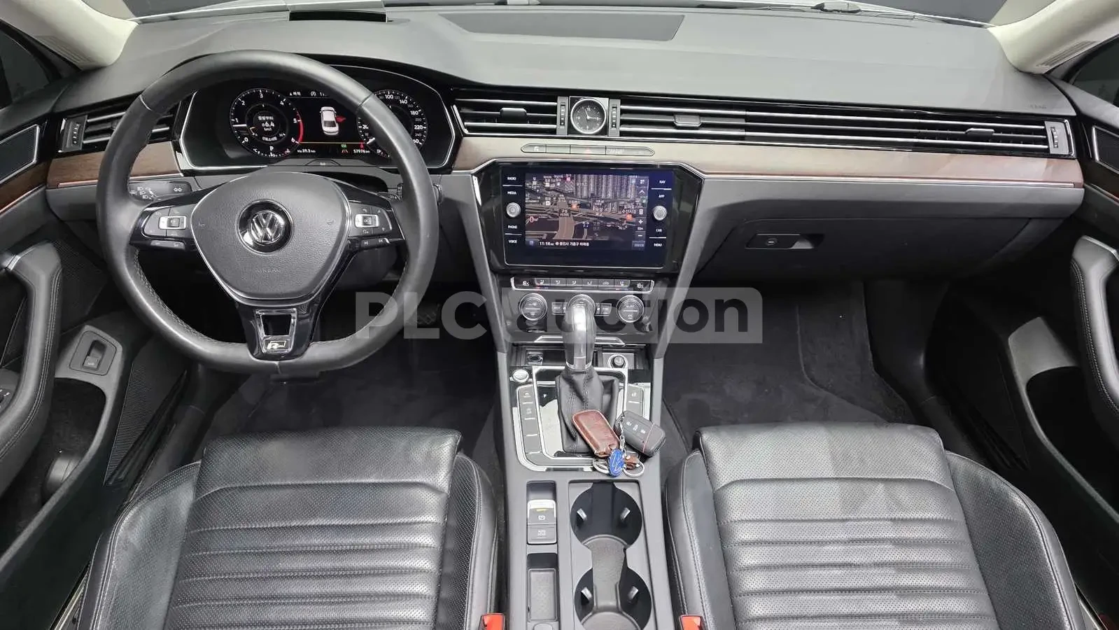 VW Passat 2.0TDI R-LINE PRESTIGE! PANO/HEAD-UP/CAM, снимка 7 - Автомобили и джипове - 55225323