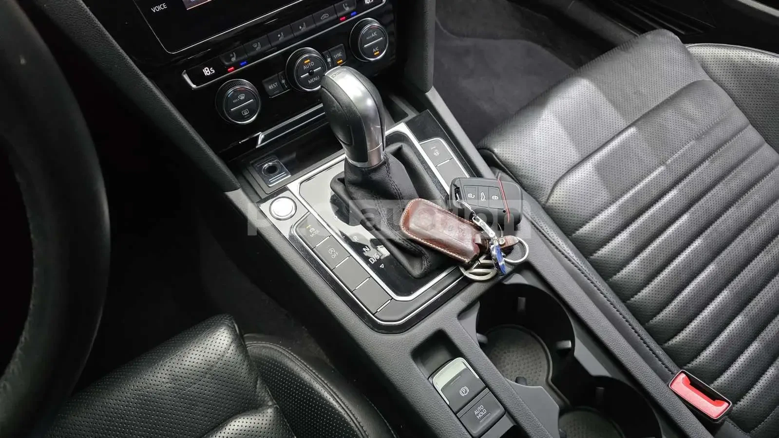 VW Passat 2.0TDI R-LINE PRESTIGE! PANO/HEAD-UP/CAM, снимка 9 - Автомобили и джипове - 55225323