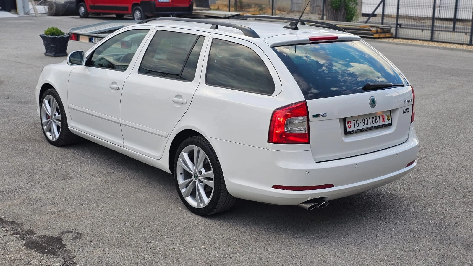 Skoda Octavia VRS 2.0TDi 170 6DSG CH-СОБСТВЕН ХОД-ИСТОРИЯ-ЛИЗИНГ, снимка 4 - Автомобили и джипове - 55233158