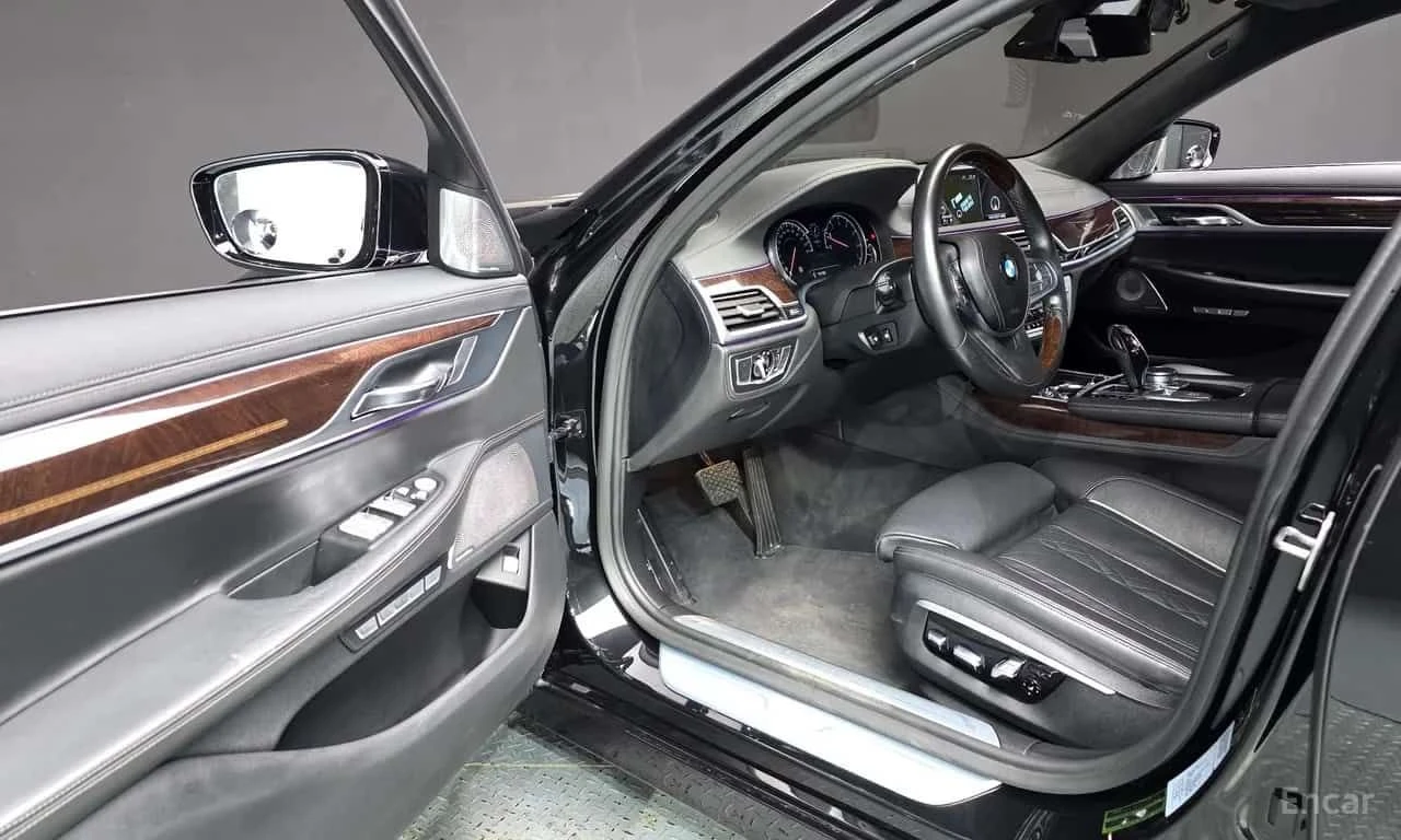 BMW 750 Li xDrive | АВТОФИНАНСИРАНЕ , снимка 11 - Автомобили и джипове - 55729057