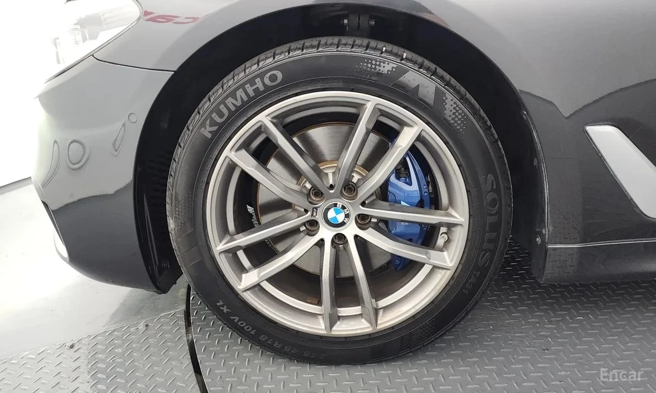 BMW 530 / M Sport Package / ХЕД-ЪП / АВТОКРЕДИТ, снимка 5 - Автомобили и джипове - 56117837