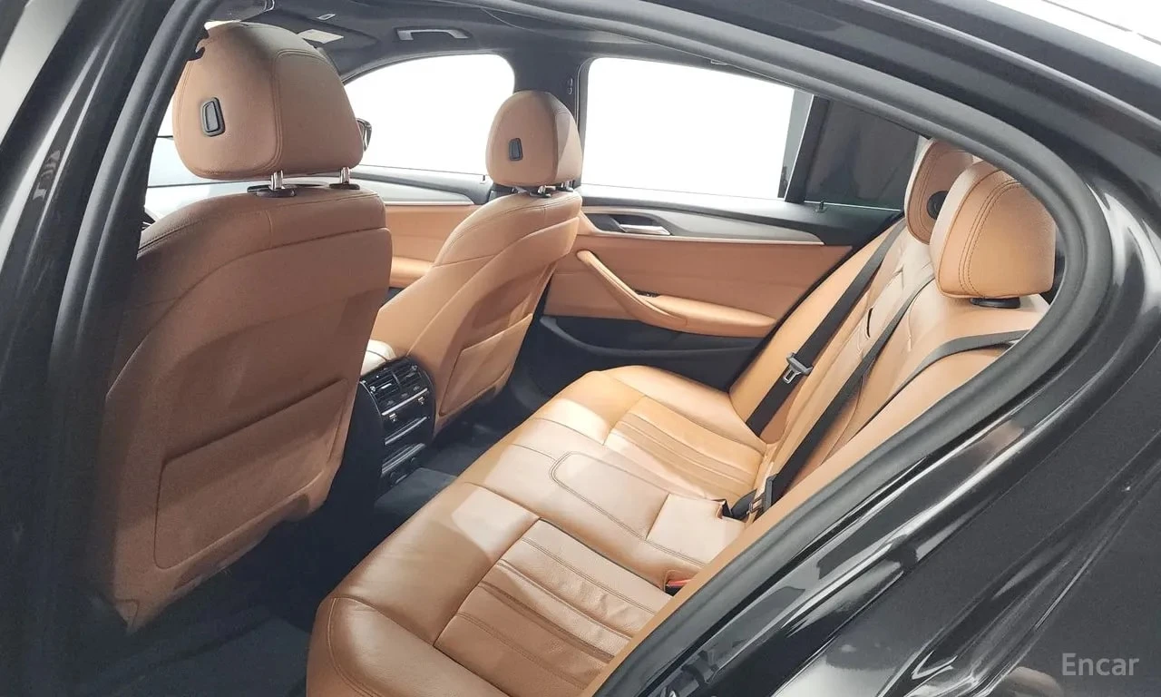 BMW 530 / M Sport Package / ХЕД-ЪП / АВТОКРЕДИТ, снимка 17 - Автомобили и джипове - 56117837