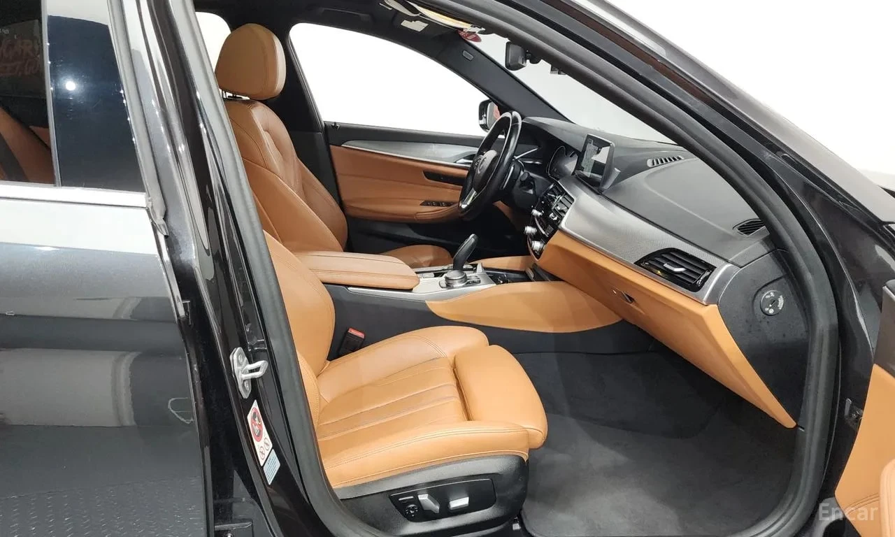 BMW 530 / M Sport Package / ХЕД-ЪП / АВТОКРЕДИТ, снимка 10 - Автомобили и джипове - 56117837