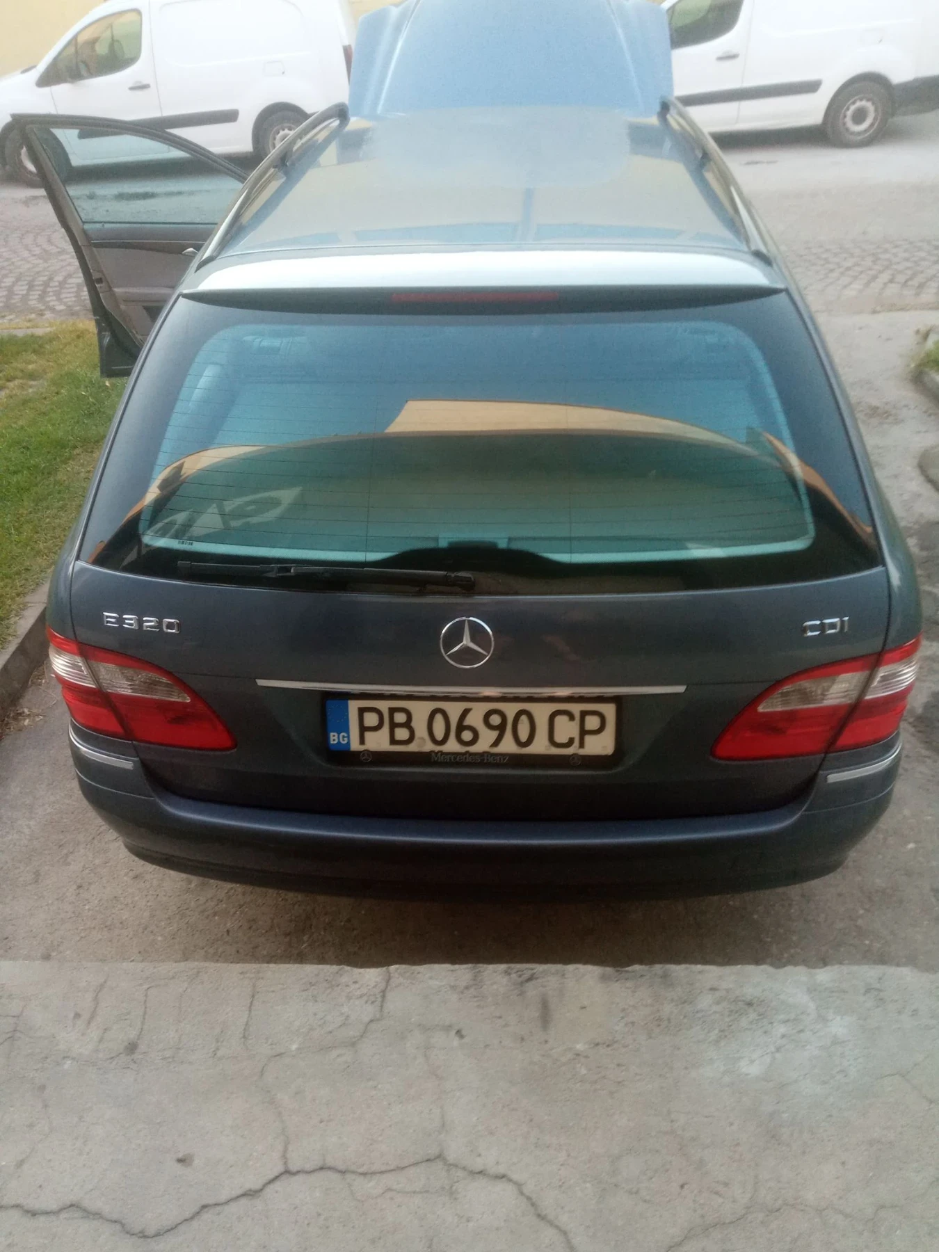 Mercedes-Benz E 320 Авангард, снимка 14 - Автомобили и джипове - 56301332