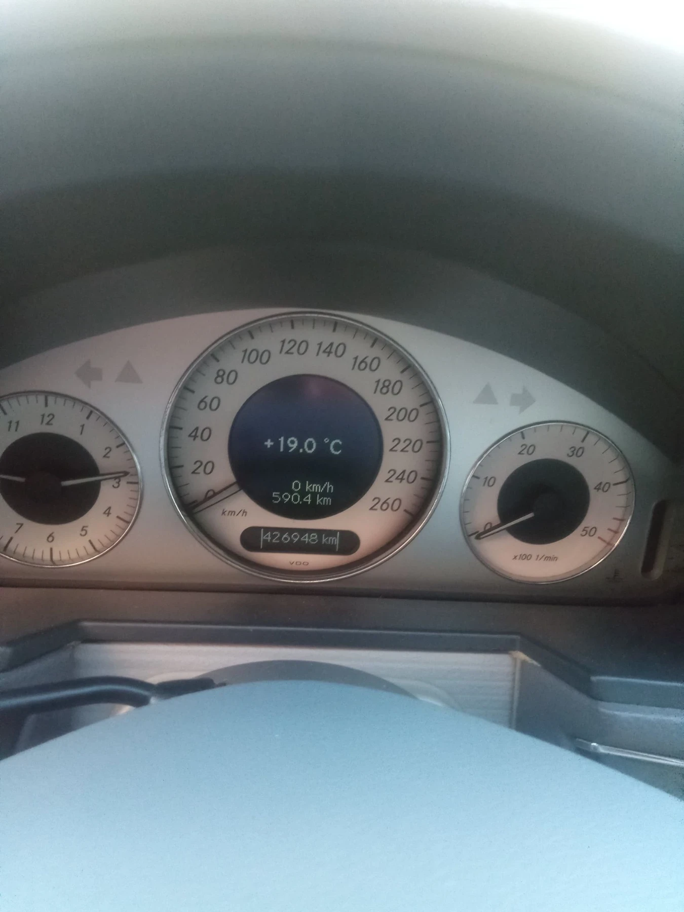 Mercedes-Benz E 320 Авангард, снимка 7 - Автомобили и джипове - 56301332