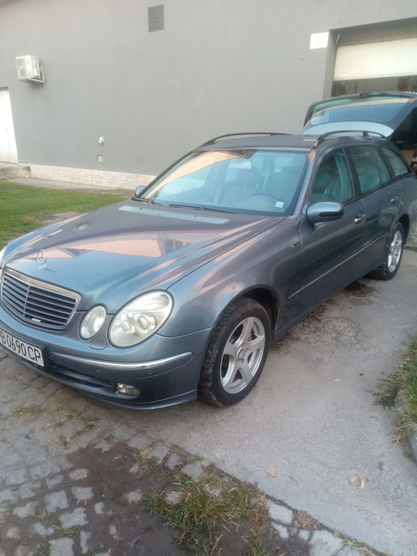 Mercedes-Benz E 320 Авангард, снимка 5 - Автомобили и джипове - 56301332