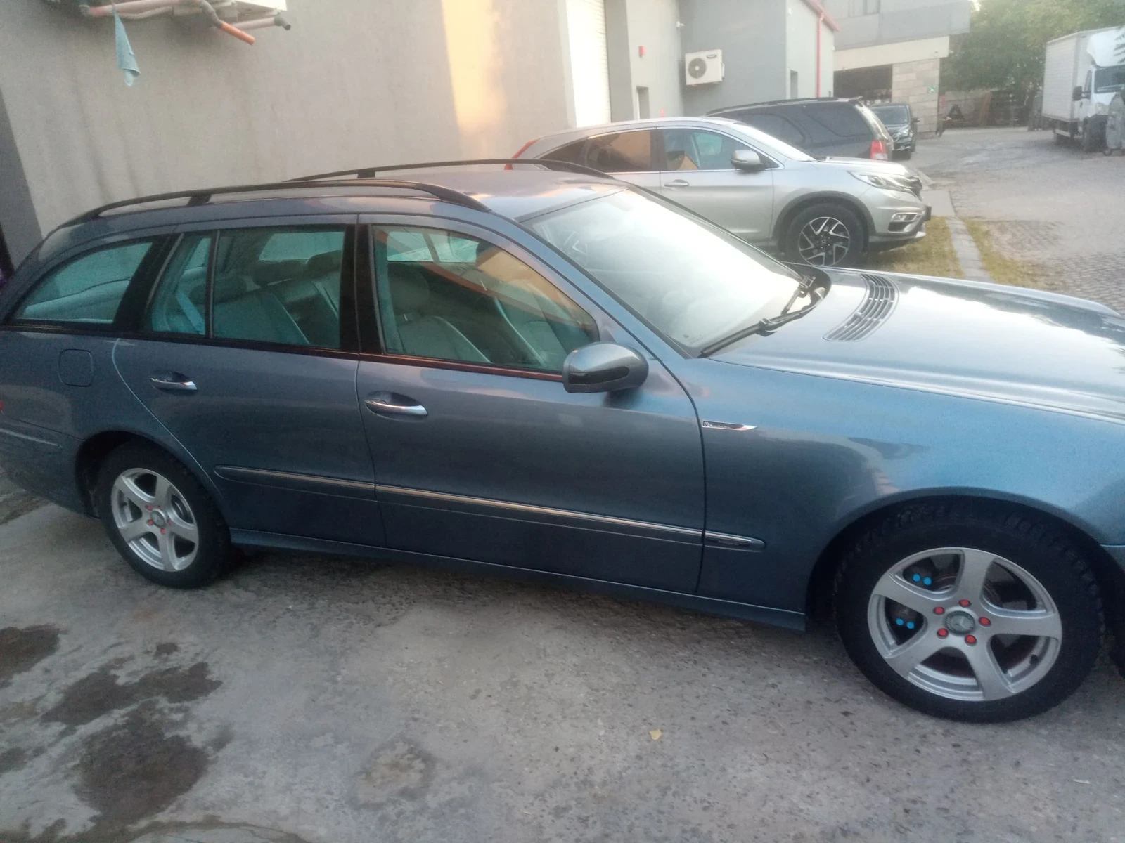 Mercedes-Benz E 320 Авангард, снимка 4 - Автомобили и джипове - 56301332