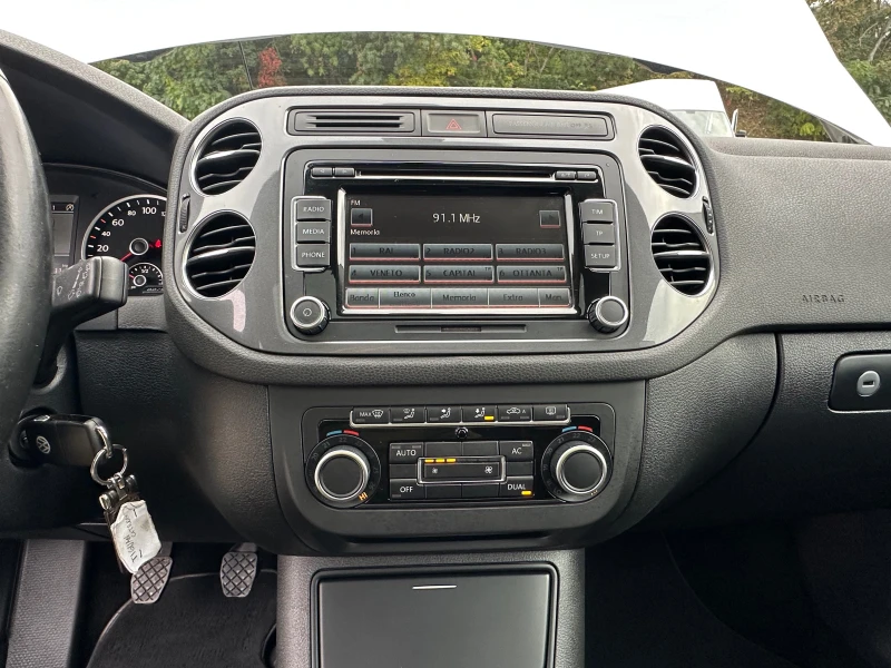 VW Tiguan 2.0TDI* FACE* PANORAMA* TOP, снимка 14 - Автомобили и джипове - 52097549