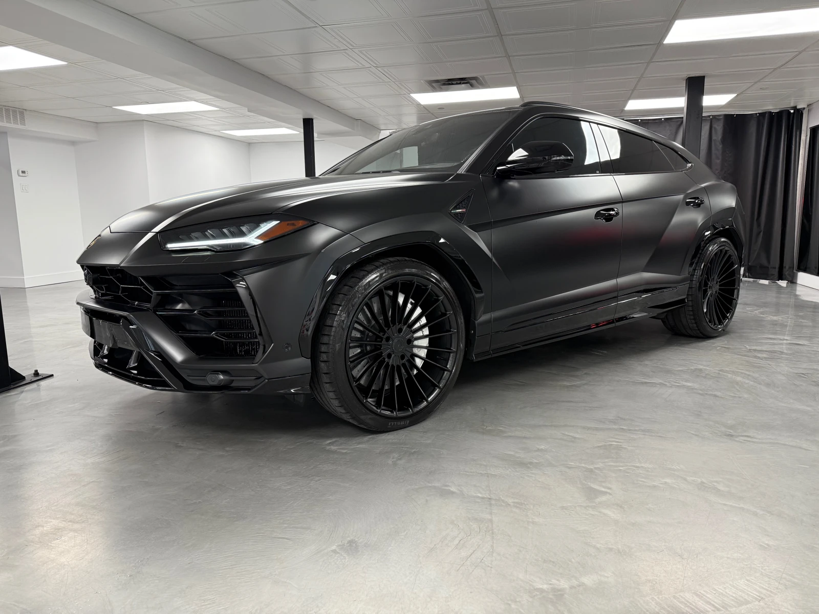 Lamborghini Urus BLACK ON BLACK 4.0 TwinTurbo | Mobile.bg   1