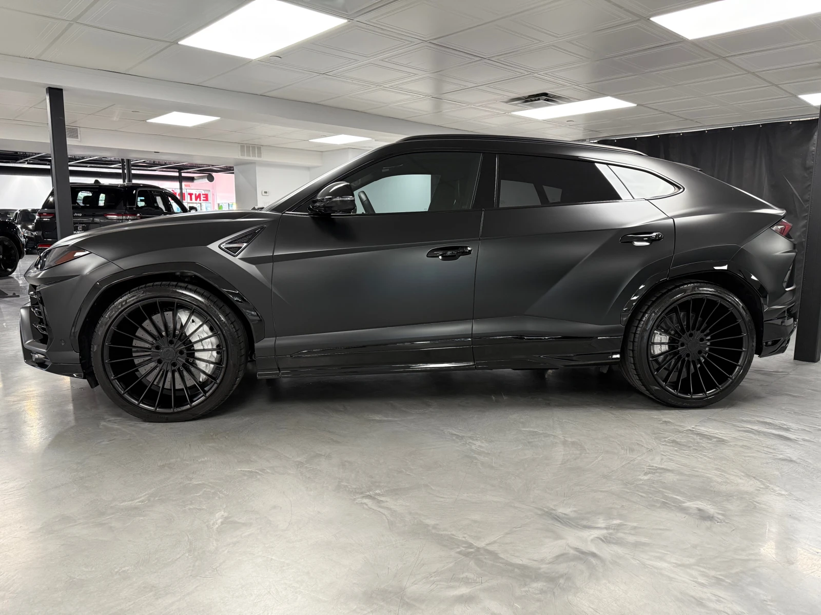 Lamborghini Urus BLACK ON BLACK 4.0 TwinTurbo - изображение 2