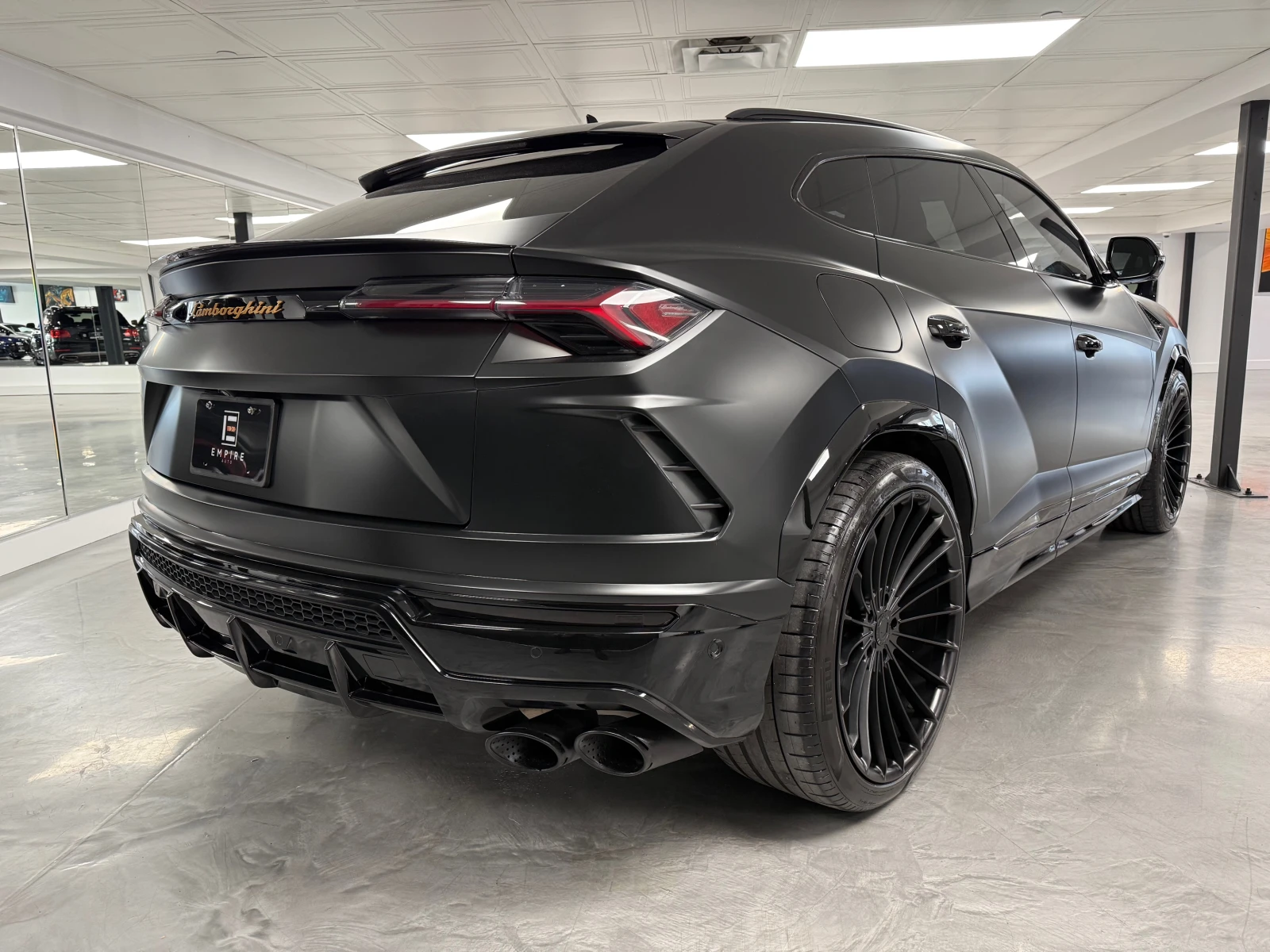 Lamborghini Urus BLACK ON BLACK 4.0 TwinTurbo - изображение 4