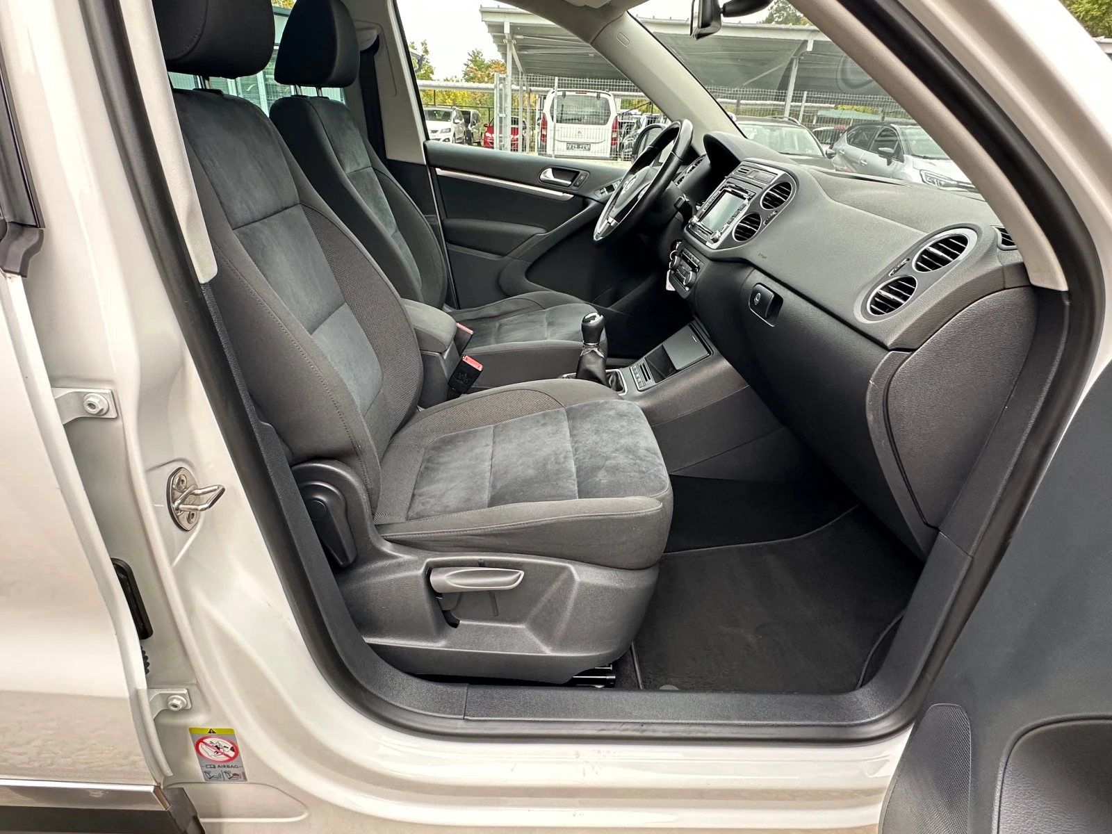 VW Tiguan 2.0TDI* FACE* PANORAMA* TOP - изображение 10