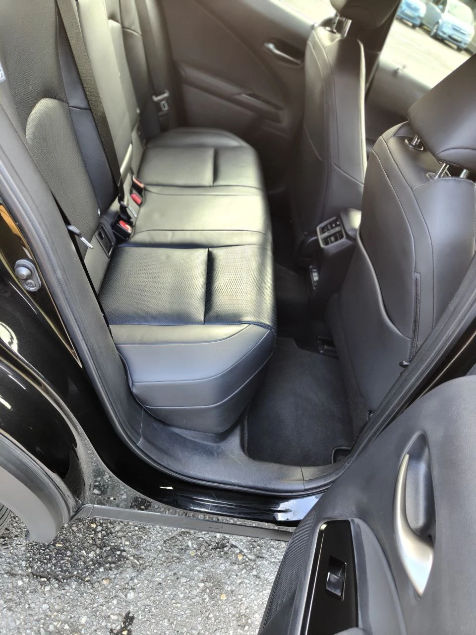 Lexus UX 300e Premium Plus | 320 km 27, 500 с ДДС   , снимка 12 - Автомобили и джипове - 52892906