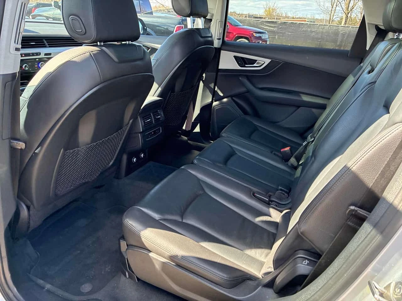 Audi Q7 * Komfort * ПОДГРЕВИ* ДВА КЛЮЧА* KEYLESS* , снимка 14 - Автомобили и джипове - 54375387