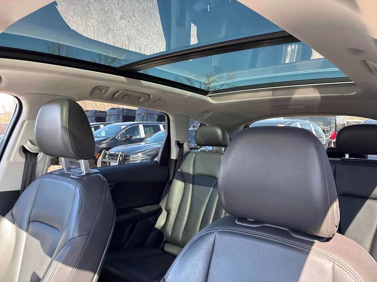 Audi Q7 * Komfort * ПОДГРЕВИ* ДВА КЛЮЧА* KEYLESS* , снимка 11 - Автомобили и джипове - 54375387