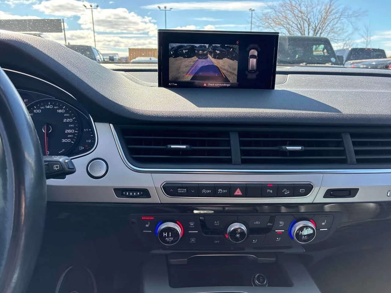 Audi Q7 * Komfort * ПОДГРЕВИ* ДВА КЛЮЧА* KEYLESS* , снимка 9 - Автомобили и джипове - 54375387