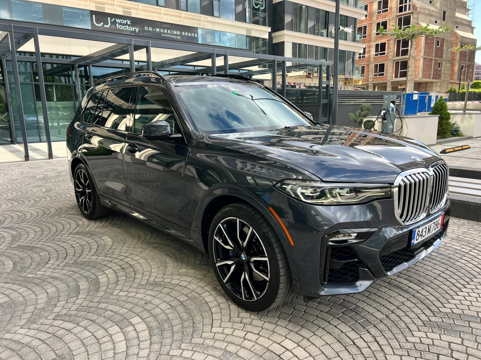 BMW X7 M50i V8 Executive Individual Shadow line, снимка 3 - Автомобили и джипове - 54660096