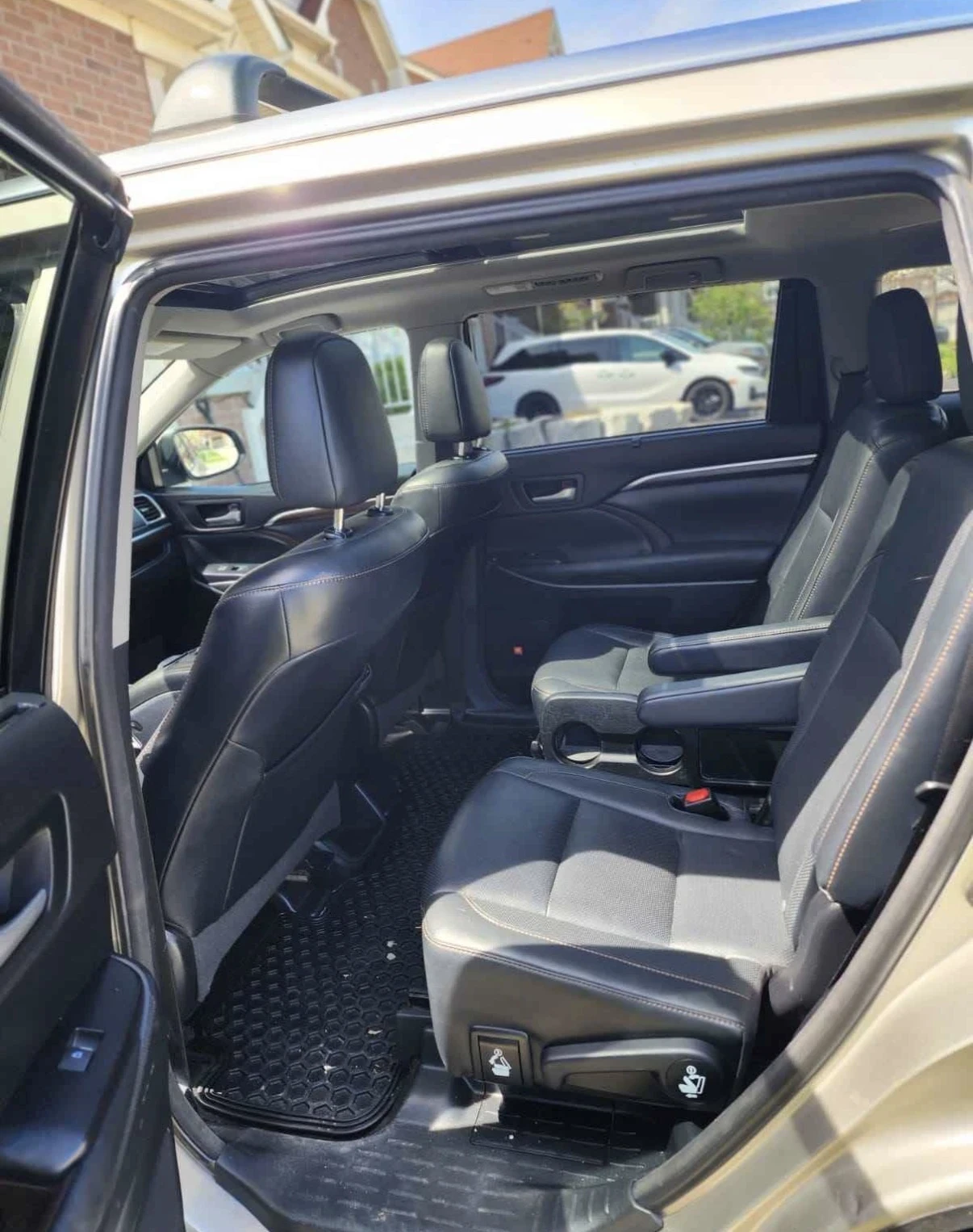 Toyota Highlander HYBRID LIMITED * AWD * БЕЗ ИНЦИДЕНТИ * CARFAX , снимка 11 - Автомобили и джипове - 54668527
