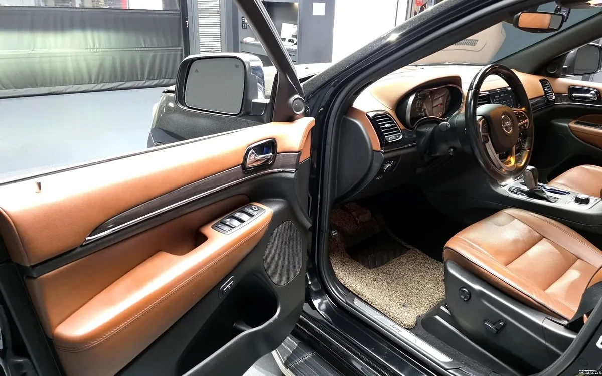 Jeep Grand cherokee OVERLAND* 3.6* DISTR* ПАНО* ПОДГРЕВИ* ОБДУХ* FULL, снимка 3 - Автомобили и джипове - 55087800