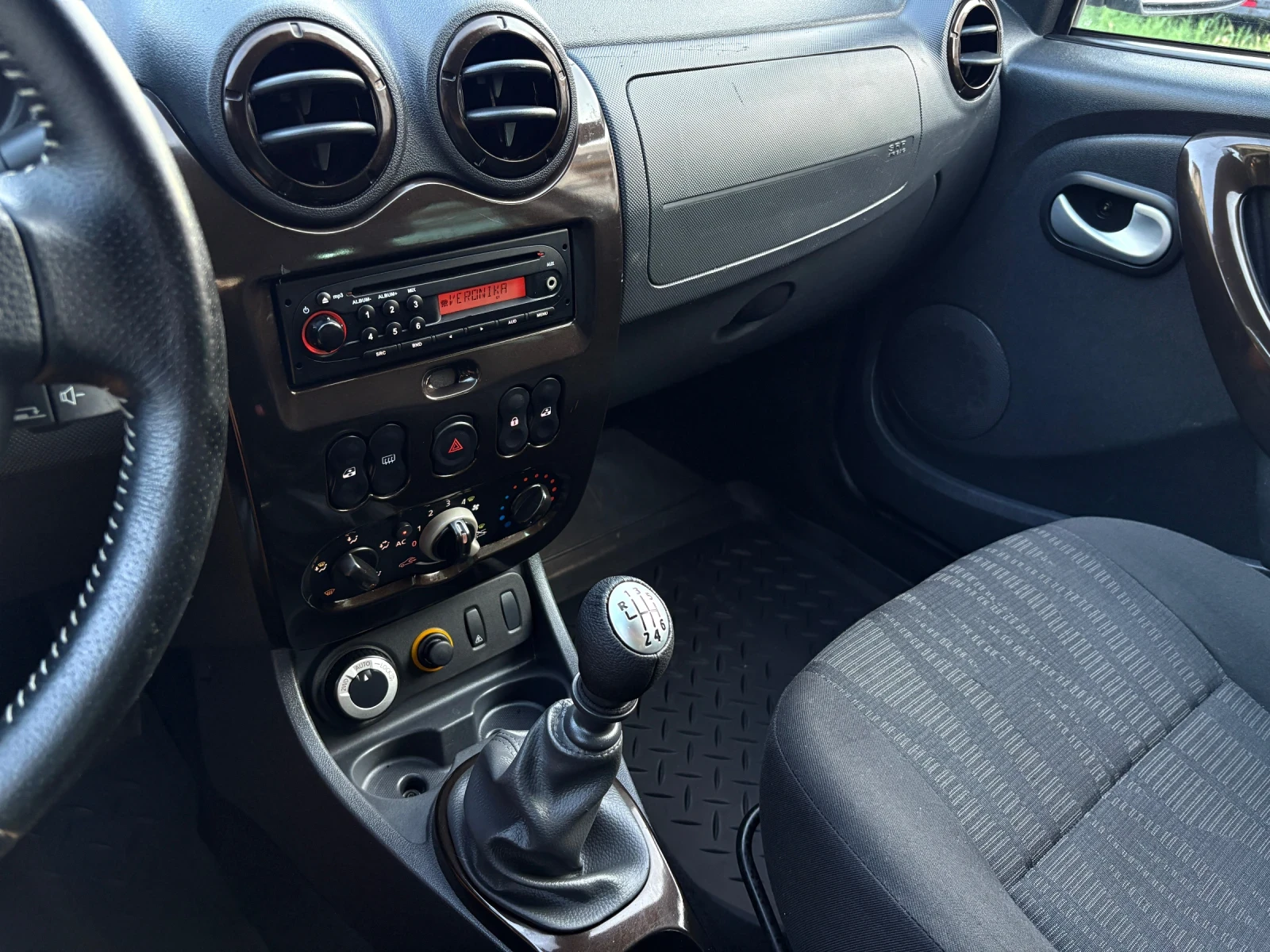 Dacia Duster 1.5DCI 4X4# КЛИМАТИК# , снимка 10 - Автомобили и джипове - 55354541