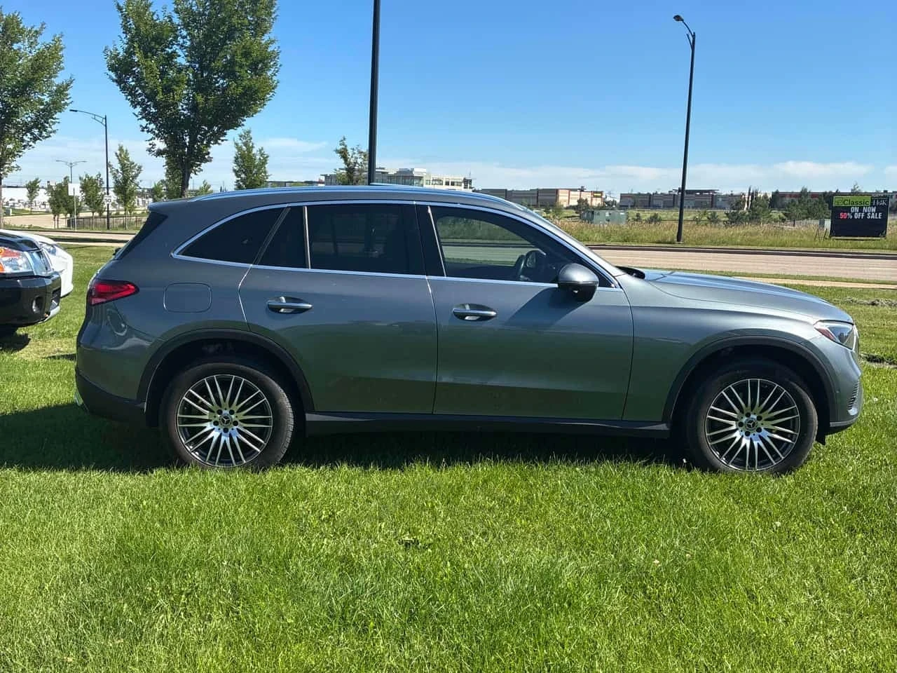 Mercedes-Benz GLC 300 / DISTRONIC / 360 / CARFAX / АВТОКРЕДИТ , снимка 3 - Автомобили и джипове - 55735146