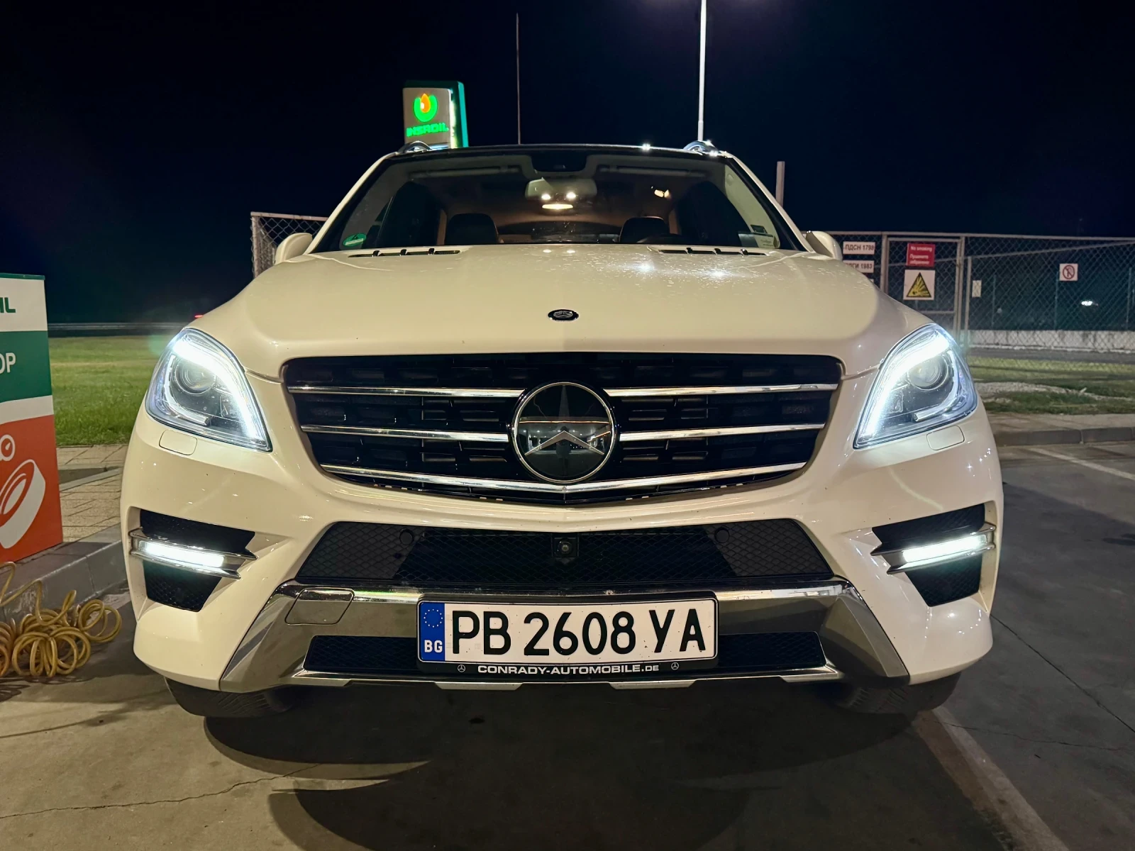 Mercedes-Benz ML 350 ПОРЪЧКОВ ФУЛЛ - AMG/360/HARMAN KARDON/ВАКУМ/, снимка 16 - Автомобили и джипове - 55810686