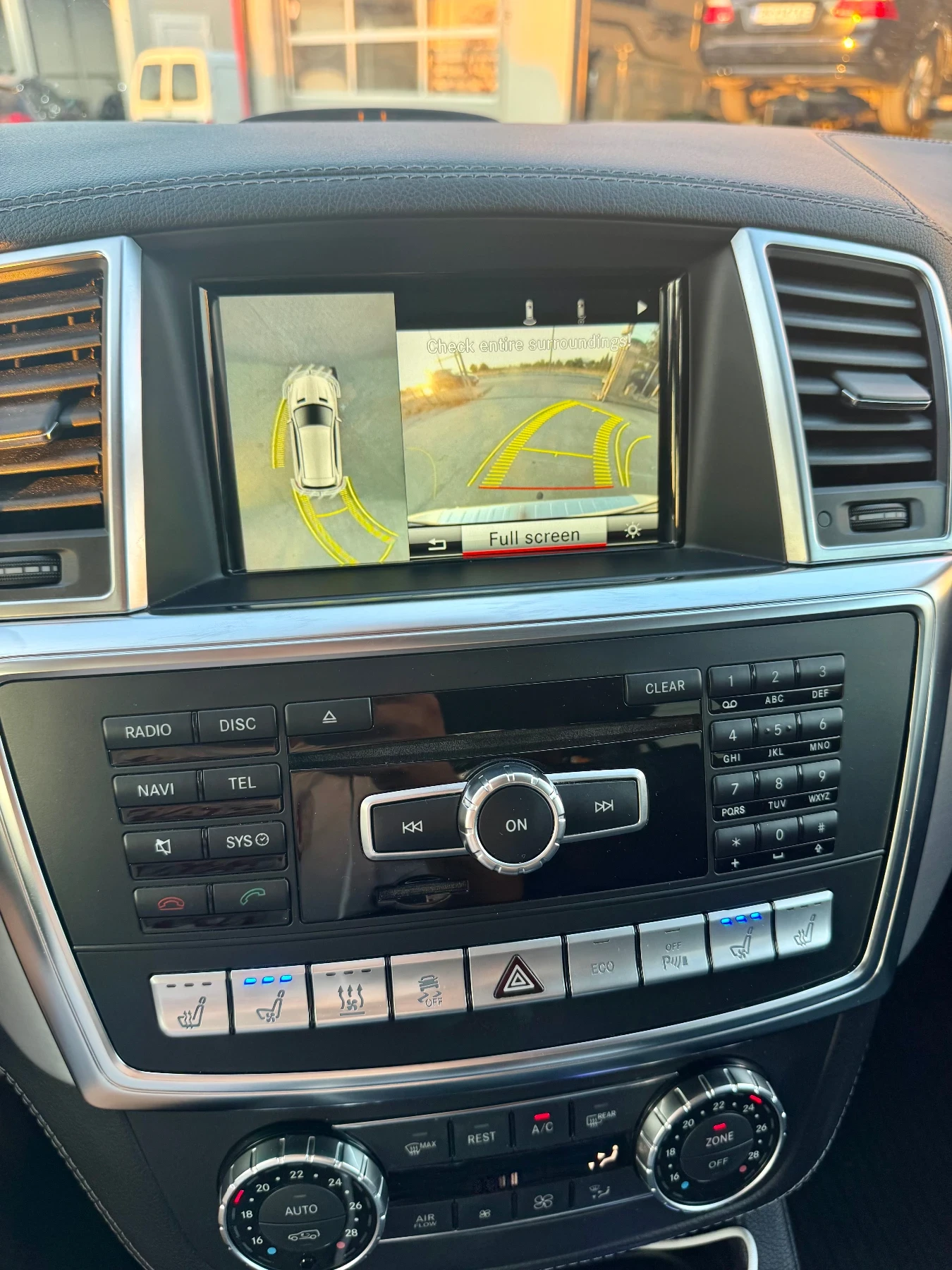 Mercedes-Benz ML 350 ПОРЪЧКОВ ФУЛЛ - AMG/360/HARMAN KARDON/ВАКУМ/, снимка 10 - Автомобили и джипове - 55810686