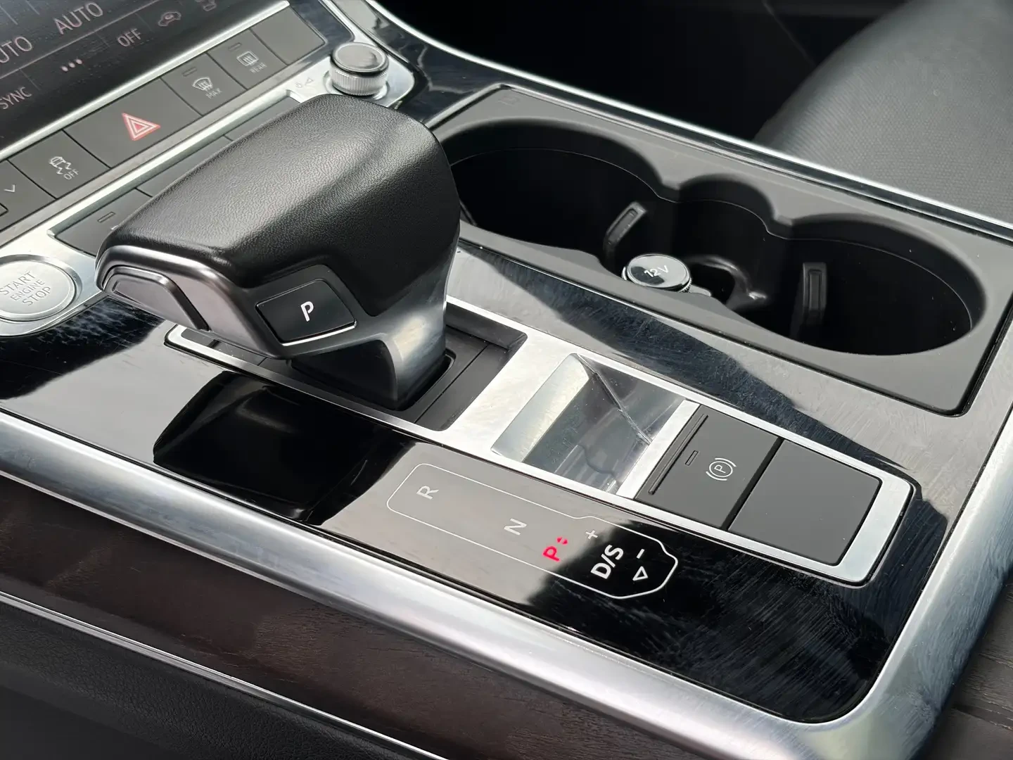 Audi Q8 Progressiv 55 TFSI Quattro S-Line Nav Pano Roof, снимка 7 - Автомобили и джипове - 56221185