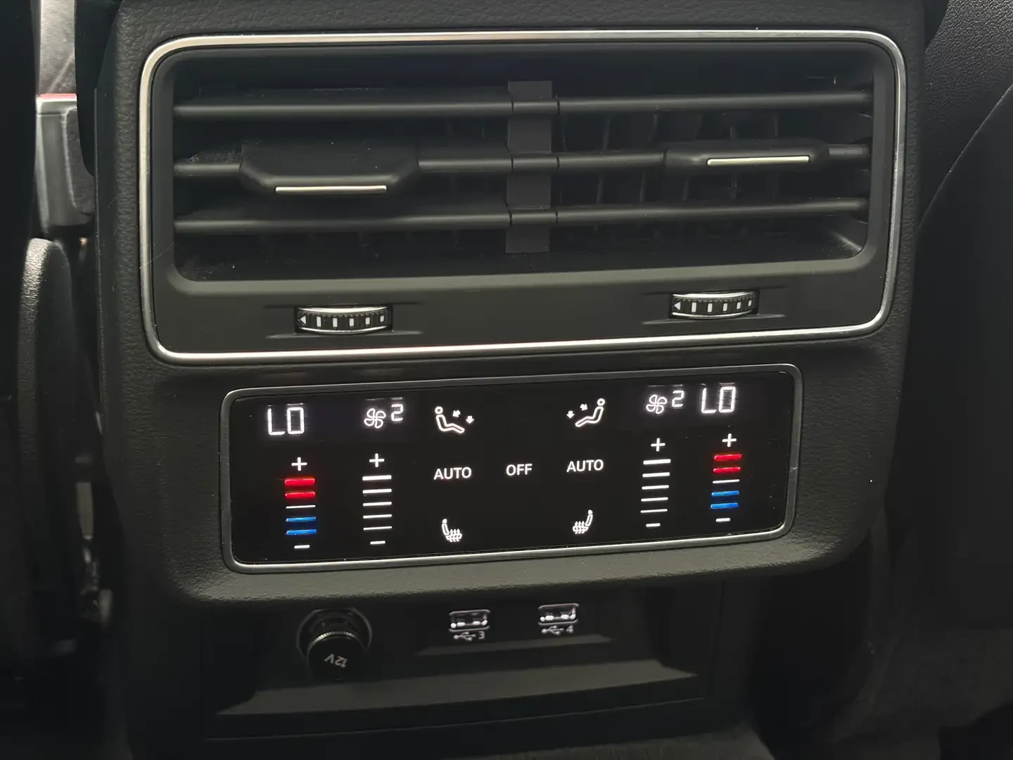 Audi Q8 Progressiv 55 TFSI Quattro S-Line Nav Pano Roof, снимка 17 - Автомобили и джипове - 56221185