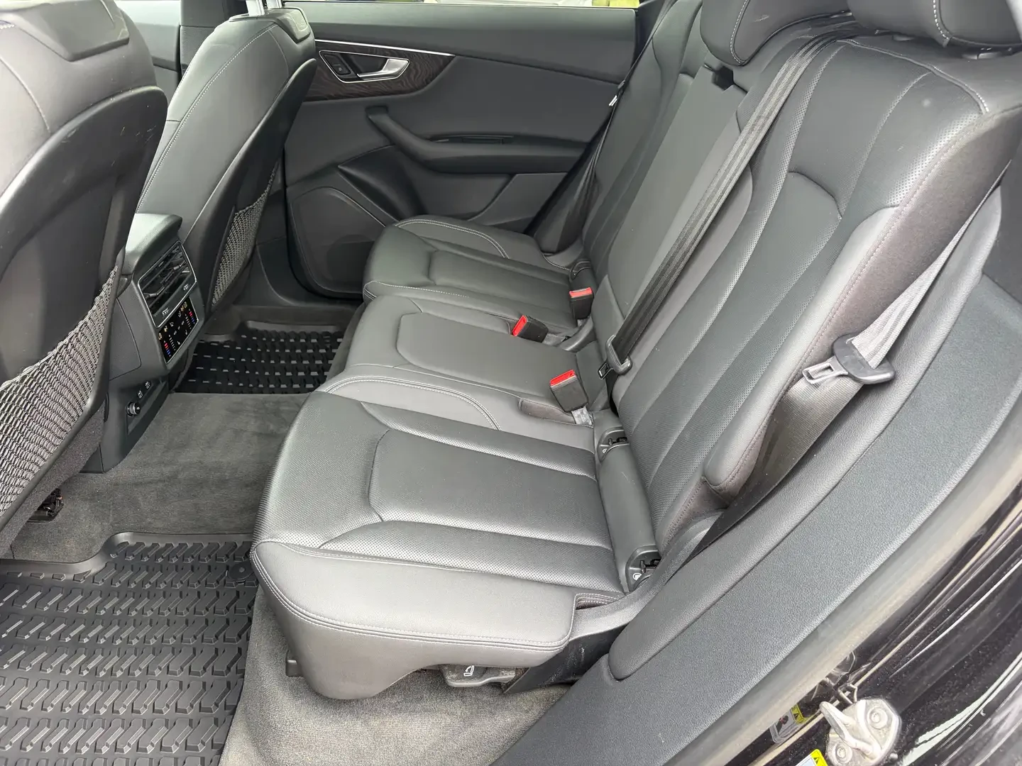 Audi Q8 Progressiv 55 TFSI Quattro S-Line Nav Pano Roof, снимка 8 - Автомобили и джипове - 56221185