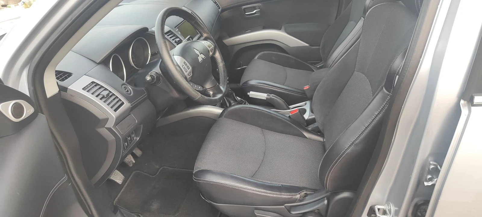 Mitsubishi Outlander 2.2DIESEL, снимка 6 - Автомобили и джипове - 56336618
