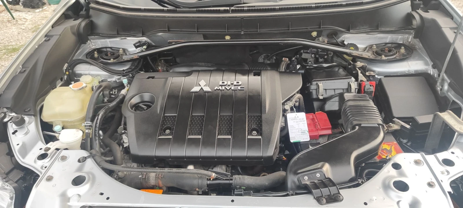 Mitsubishi Outlander 2.2DIESEL, снимка 8 - Автомобили и джипове - 56336618