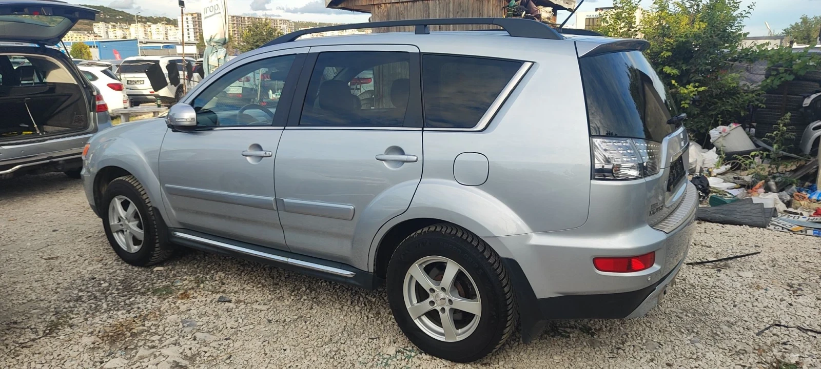Mitsubishi Outlander 2.2DIESEL, снимка 3 - Автомобили и джипове - 56336618