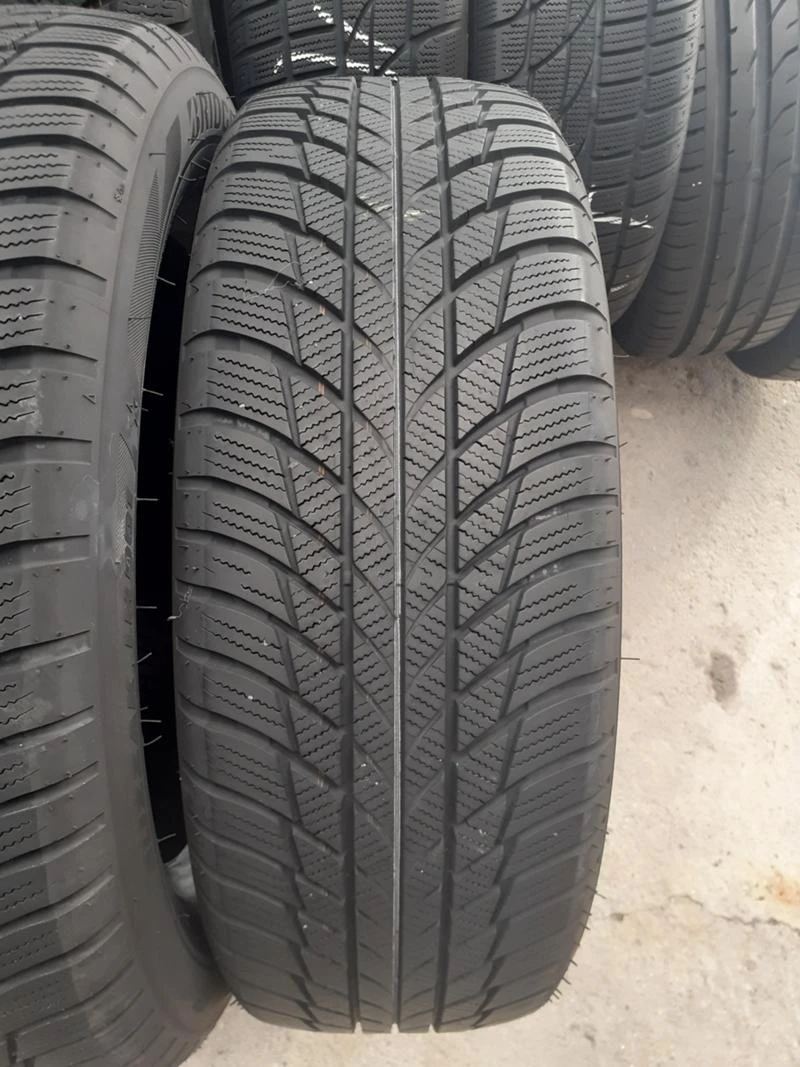 Гуми Зимни 205/60R17, снимка 4 - Гуми и джанти - 45864183