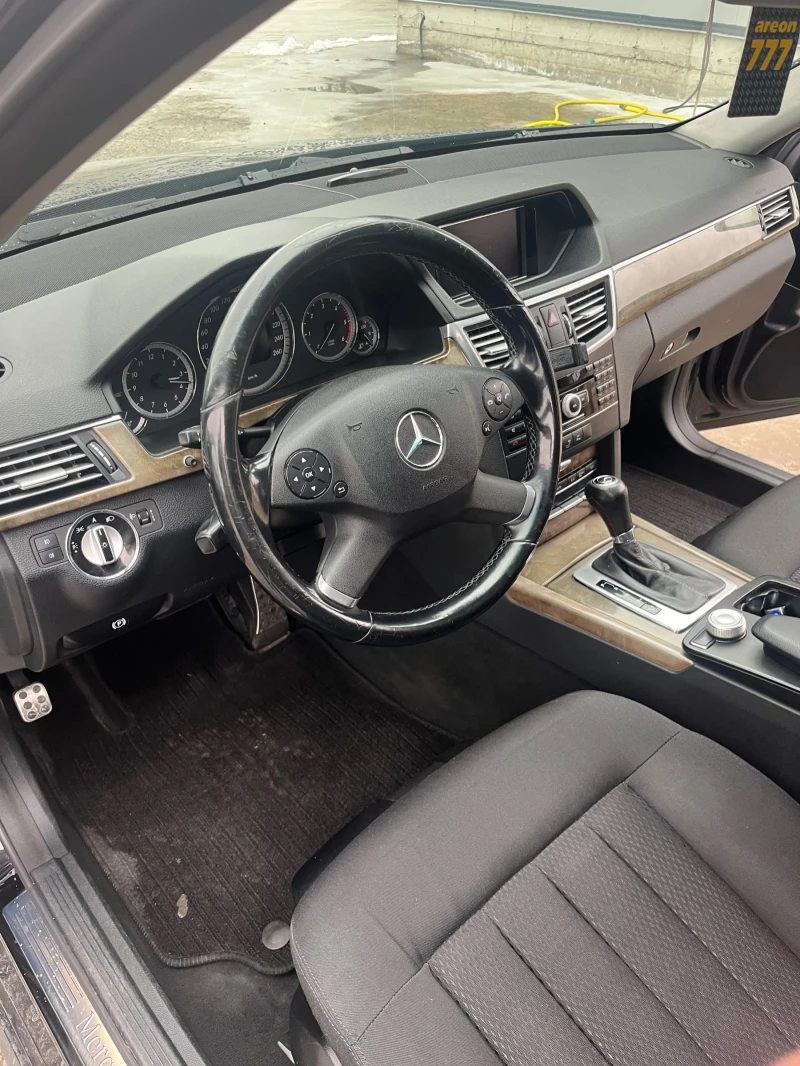 Mercedes-Benz E 220, снимка 9 - Автомобили и джипове - 48708401