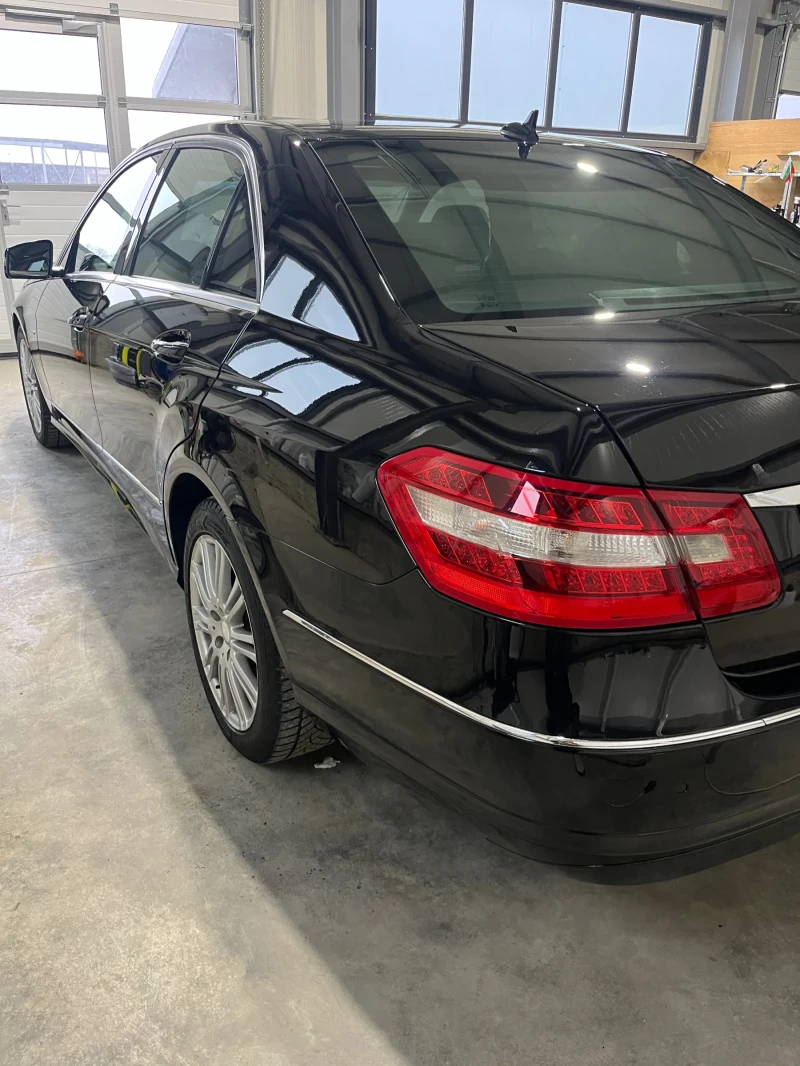 Mercedes-Benz E 220, снимка 4 - Автомобили и джипове - 48708401