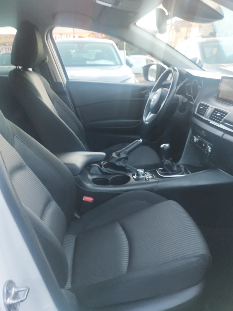 Mazda 3 1.5 SKY ACTIVE , снимка 15 - Автомобили и джипове - 51775143