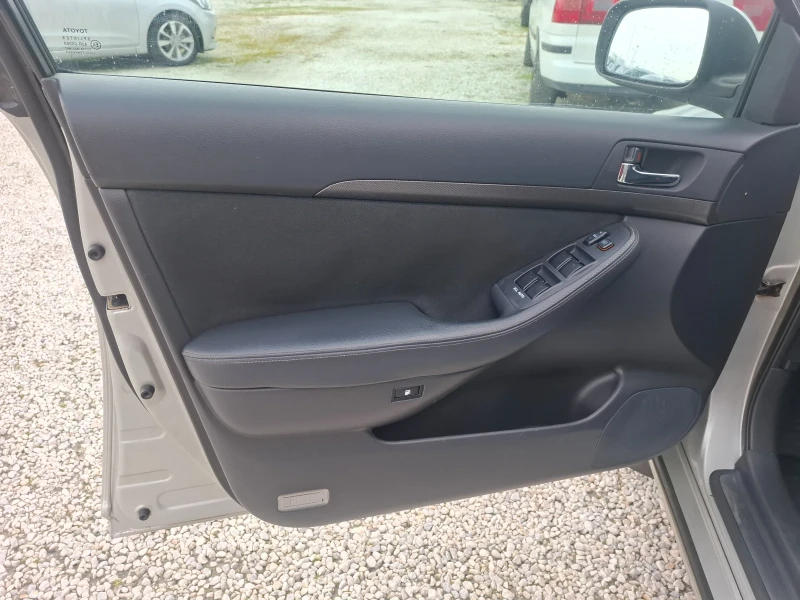 Toyota Avensis 2 0 D4D, 116k.c., снимка 11 - Автомобили и джипове - 52876029