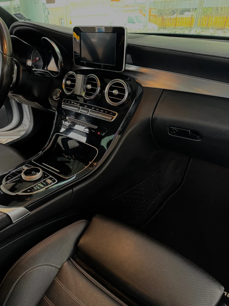 Mercedes-Benz C 300, снимка 15 - Автомобили и джипове - 53462170