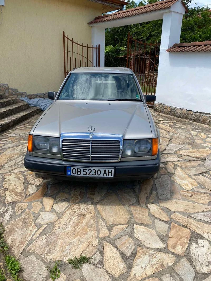 Mercedes-Benz 230  - изображение 2