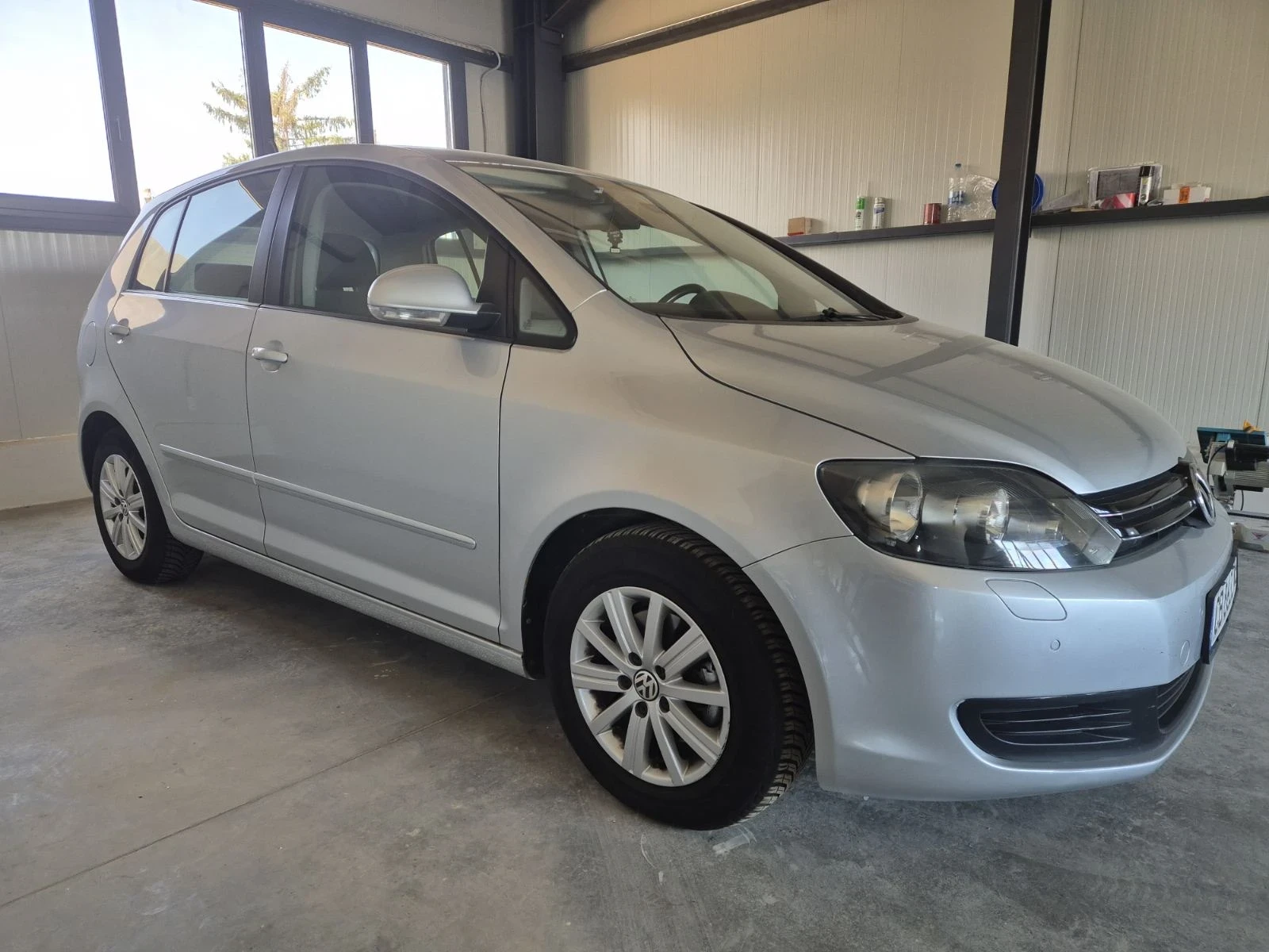 VW Golf Plus 1.6TDI парктроник/Bluetooth/мултиволан - изображение 3