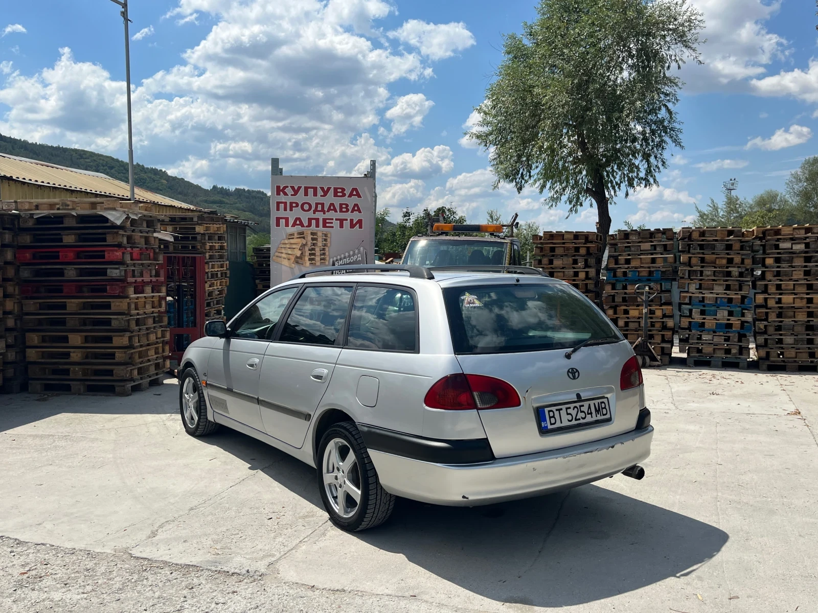 Toyota Avensis 2.0 d4d цяла за части или за ремонт - изображение 5
