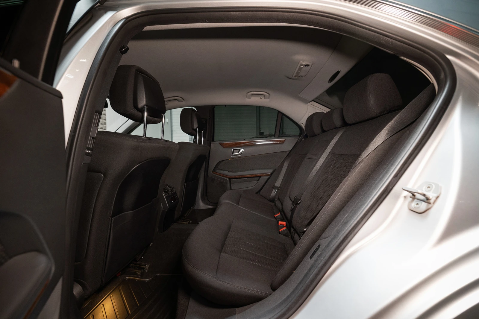 Mercedes-Benz E 350 * 4MATIC * AVANTGARDE * , снимка 12 - Автомобили и джипове - 54626889