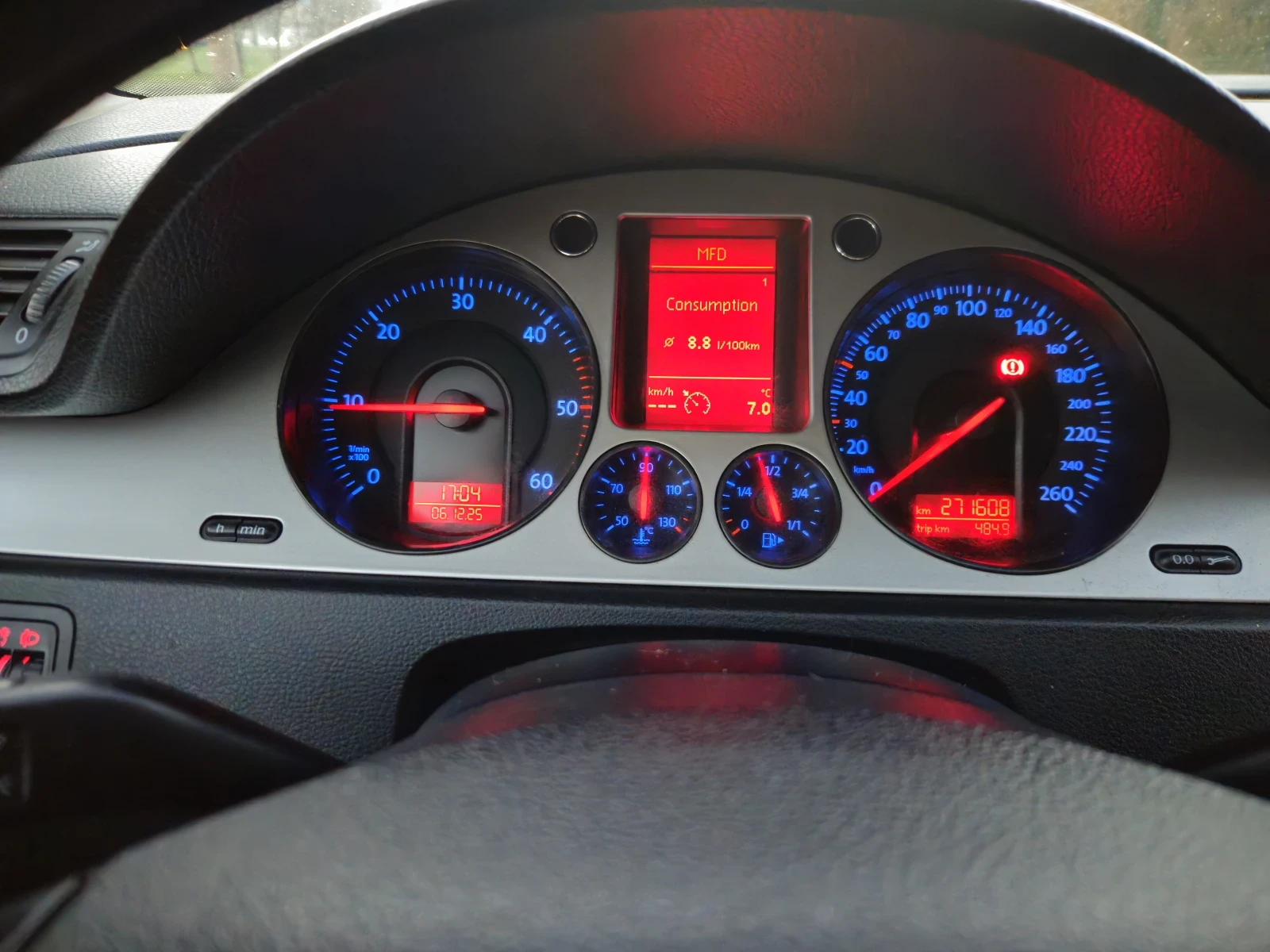 VW Passat, снимка 11 - Автомобили и джипове - 54637097