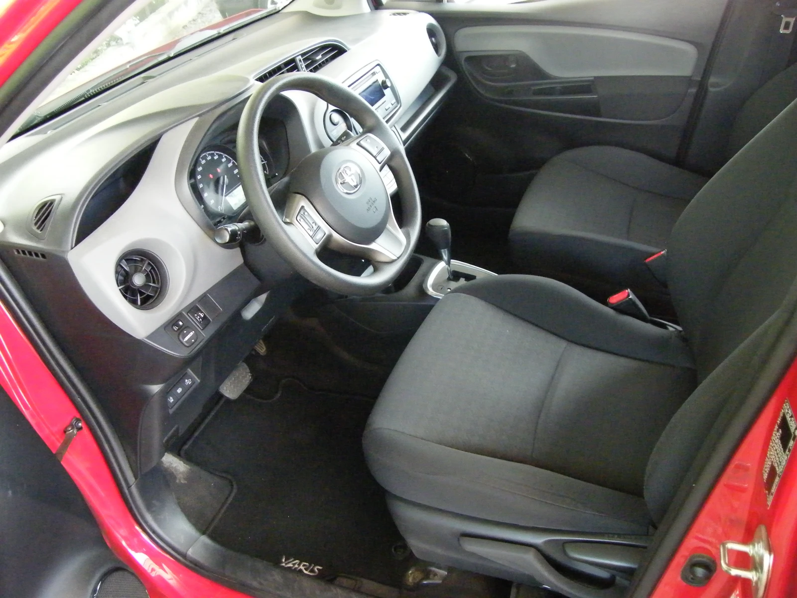 Toyota Yaris 1.5i EURO 6D, снимка 8 - Автомобили и джипове - 54668780