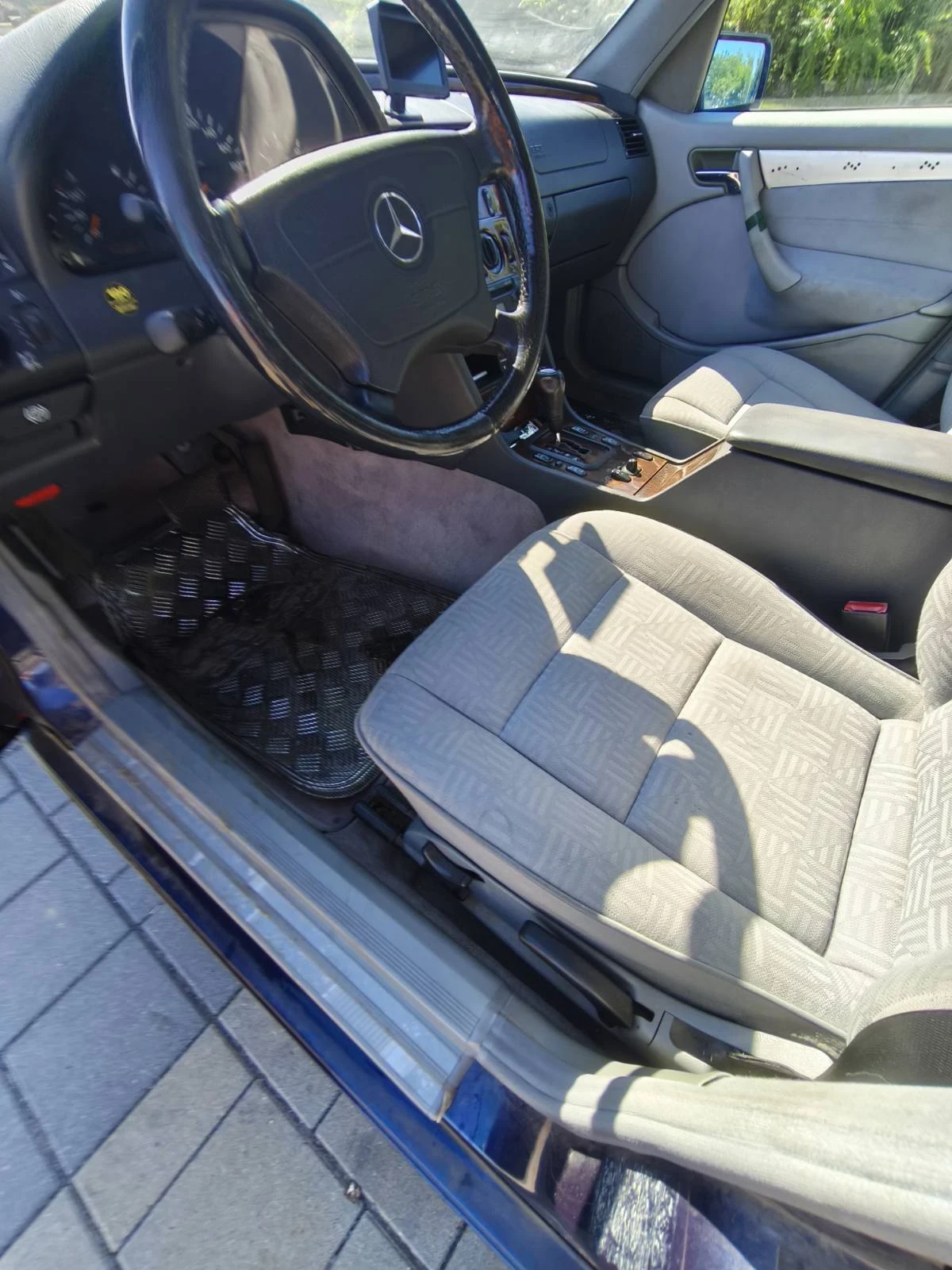 Mercedes-Benz C 220, снимка 8 - Автомобили и джипове - 55002813